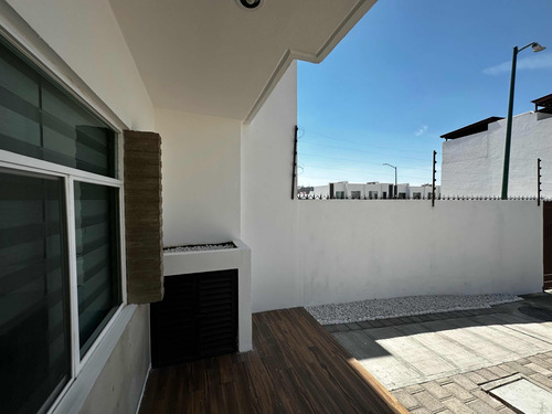 Venta Céntrica Con 5 R Y 4 B Roof Garden Y Alberca