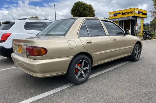 Mitsubishi Lancer 1.3 Gl 4 p