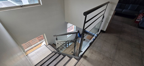 Oficina Dúplex Recién Remodelada Con Mobiliario Incluido