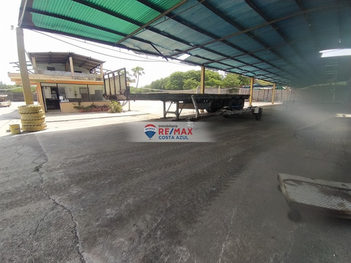 Remax Vende 09 Galpones Comerciales En Tucacas. Carretera Morón Coro.