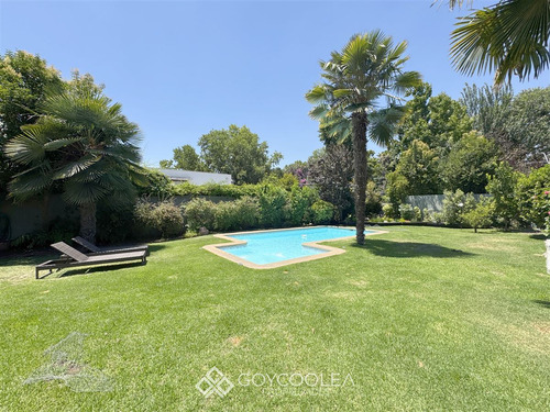 Casa En Arriendo De 5 Dorm. En Las Condes