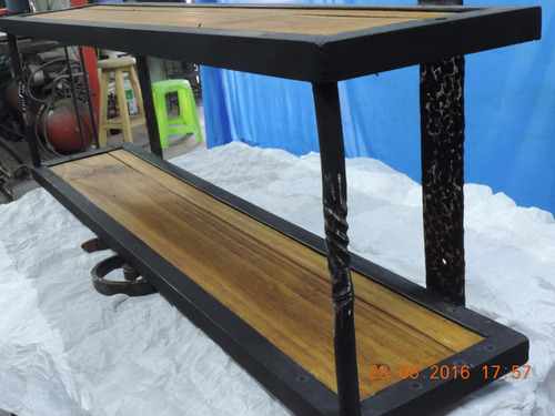 Imagen 4 de 4 de Repisa De Hierro Y Madera, Con Detalles Rústicos.