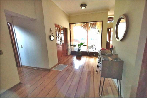 Se Vende Amplia Casa Av. Las Rastras.