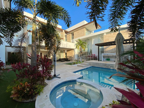Imagen 4 de 30 de Casa En Venta En Mérida En Privada De Lujo Con 10 Recámaras