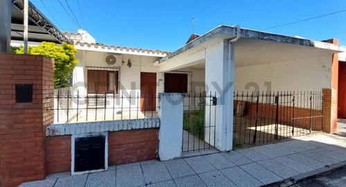 Pse Vende De Casa Interna, Sobre Av 7 De Marzo, Santo Tome, Dos Dormitorios, Living, Cocina-com...