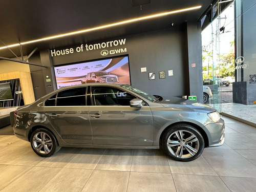 Volkswagen Jetta 2.5 Sportline Tiptronic At