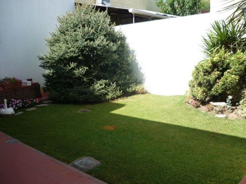 Apto Credito. Chalet En Excelente Estado En Luis Guillon