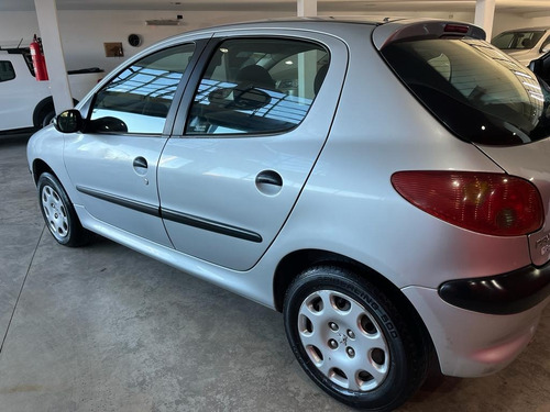 Imagen 2 de 4 de Peugeot 206 2012 1.4 Generation 75cv