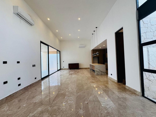 Residencia En Renta En Xcanatún, Mérida