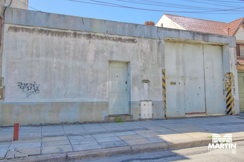 Galpón De 500m2 Con Tres Oficinas Y Vestuarios - Olivos