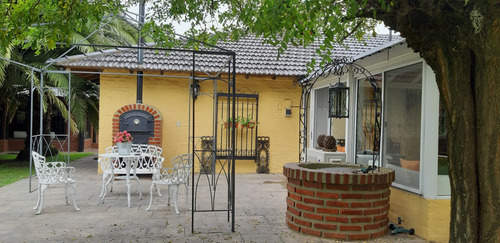 Imagen 2 de 14 de Venta Casa-quinta Barrio Melazzi. Sup Cub 565 M. Lote 6800 M