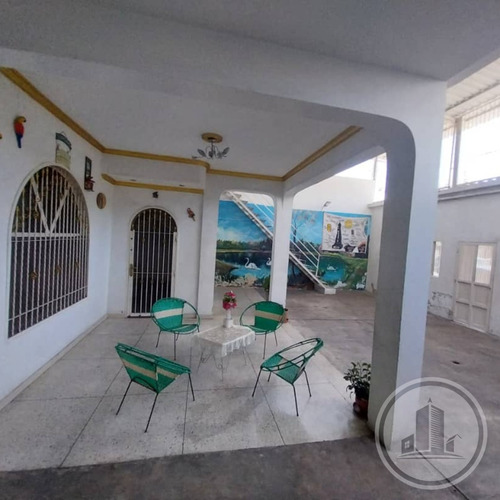 Casa En Venta Barrio Lourdes Maracay 06js