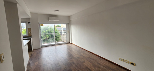Departamento 3 Ambientes Al Frente Con Balcon Y Cochera Fija Cubierta