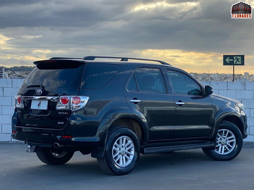 Toyota Hilux SW4 3.0 SRV 4X4 7 LUGARES 16V TURBO INTERCOOLER DIESEL 4P AUTOMÁTICO