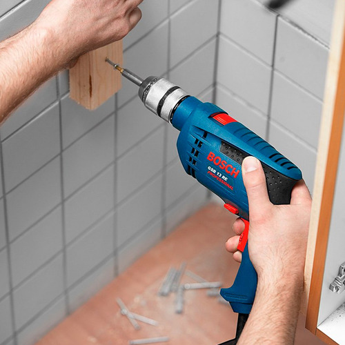 Imagen 3 de 8 de Taladro Percutor Bosch 750w 380 13mm Maletin + Set Mechas