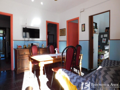 Imagen 3 de 10 de Casa De 2 Dormitorios Con Fondo En Sayago