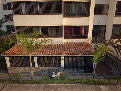 Venta De Apto En Los Teques. Urb El Solar De La Quinta
