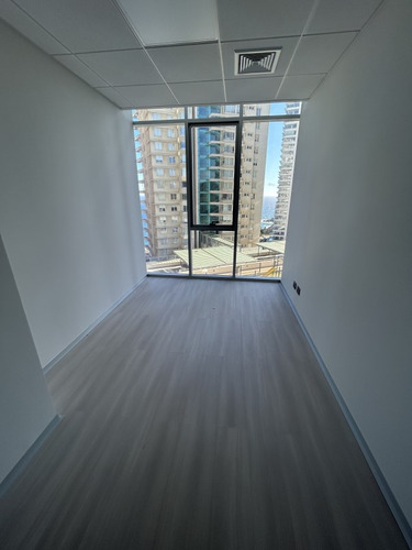 Oficina Con Excelente Ubicación En Reñaca