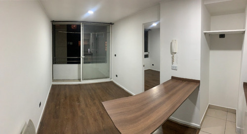 Hermoso Departamento, A Pasos Del Metro Santa Ana