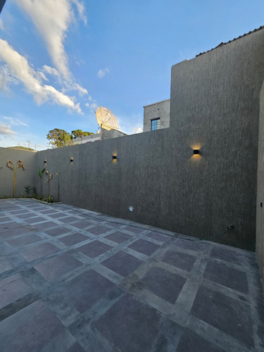 Prc-132 Casa En (obra Blanca) En La Urb. Trigal Norte. Valencia. Luz Coelho