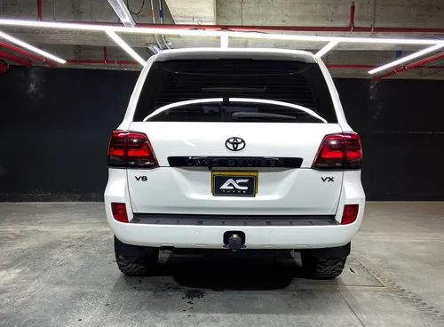 Toyota Land Cruiser V8 VX LC200 IMPERIAL 4X4 4.7 AT