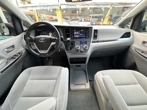 Toyota Sienna 3.5 Le At