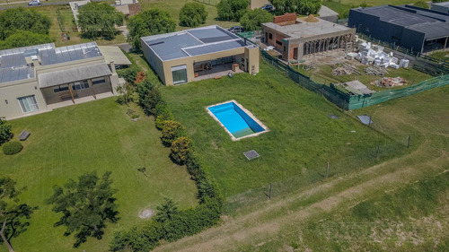 Casa En A1 San Sebastián Con Fondo Al Pulmón Verde  Mb