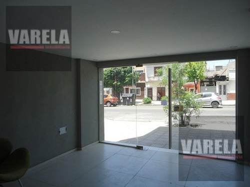 2 Amb. C/balcón Al Frente. A Nuevo. Bajas Expensas: Av. Cobo 555 Oportunidad!!