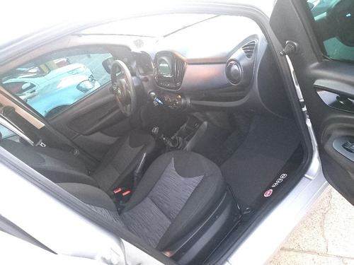 Imagem 9 de 17 de Fiat Uno 2017 1.0 Attractive Flex 5p