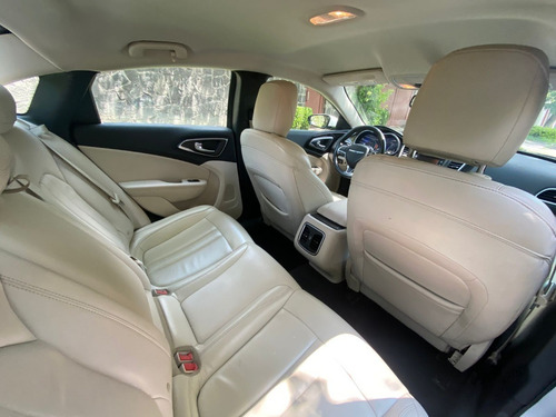 Imagen 7 de 12 de Chrysler 200