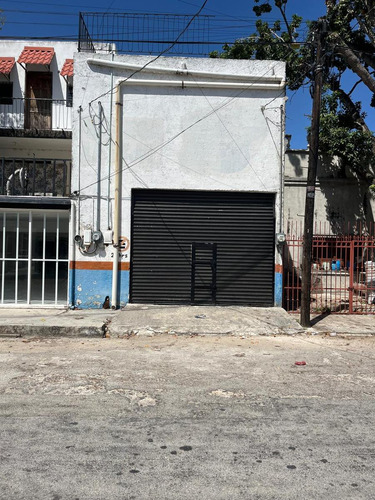 Renta De Local Comercial 89 M2 En Esquina En García Ginerés