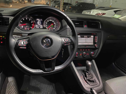 Imagen 10 de 15 de Volkswagen Vento 2.5 Advance Plus 170cv Tiptronic 2015