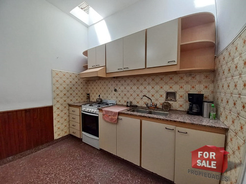 Imagen 7 de 11 de Ph De 2 Ambientes Para Uso Profesional, En Planta Baja.