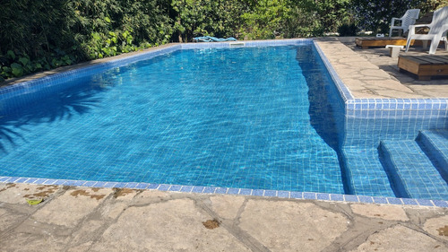 Casa Chalet 7 Ambientes En Parque Leloir Dueño Vende. Con Gran Parque Arbolado , Pileta Y Parrilla