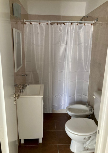 Imagen 7 de 10 de Vendemos Departamento De 1 Ambientes Muy Amplio Con Balcon