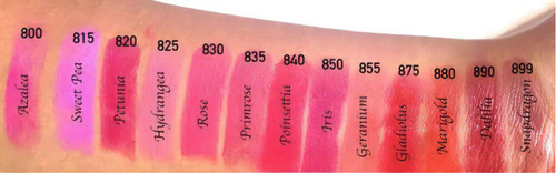 Lápiz labial Revlon Ultra Hd Lipstick 815 con acabado cremoso, burbuja rosa