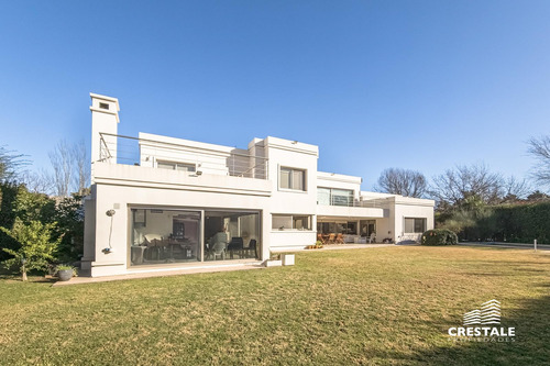 Venta Casa 5 Dormitorios Kentucky Club De Campo Barrio Privado