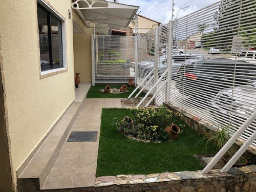 Imagen 30 de 30 de En Venta Una Espectacular Y Lujosa Quinta, Totalmente Equipada Y Amoblada, Ubicada En Bosque Valle.