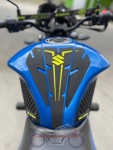 Imagen 3 de 10 de Kit Protector Tanque Caucho Suzuki Gixxer 150 Fi Y 250 Naked