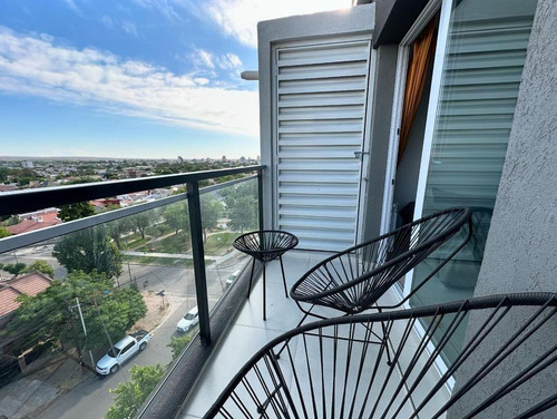 Departamento En Edificio Custo 2 Dormitorios Con Cochera Y Balcon