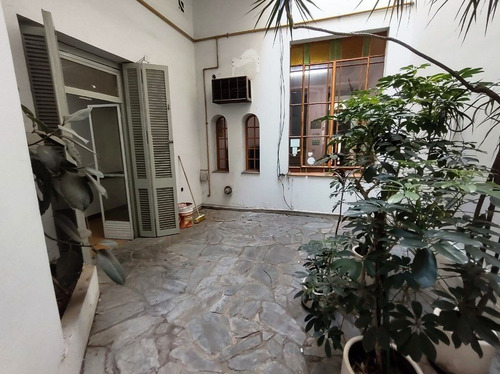 Lote 8.66 X 21, En Inmejorable Zona!!!