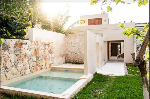 Casa Con Jardín Y Alberca, Cocina De Cedro, Tragaluces,  Roo