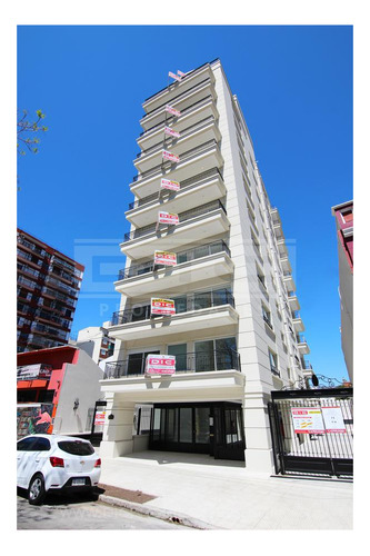 Excelente Cochera Cubierta En Planta Baja Sobre Av. Maipu - Venta - Olivos