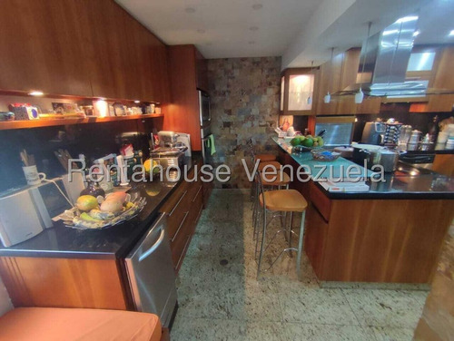 Bella Casa Bien Distribuida De MĂșltiples Niveles En Venta Ubicada En Los Naranjos Del Cafetal 25-6495