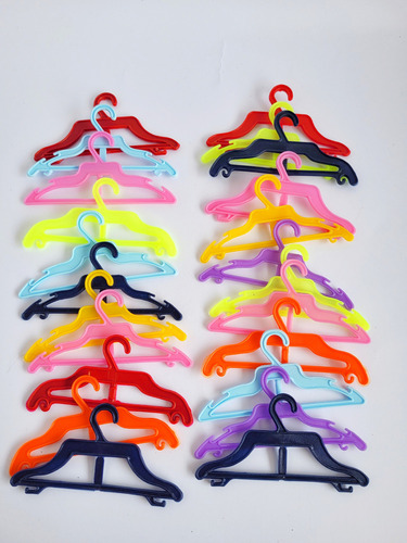 10 Ropa Para Muñeca 30 Cm + 23 Accesorios Zapatos Ganchos