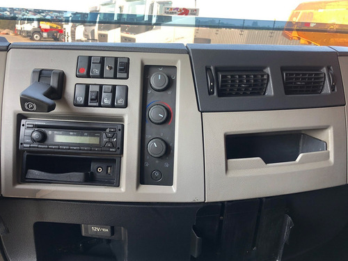 Imagem 13 de 15 de Volvo Vm 330 I-shift 8x2 2017 No Chassi=270,310,2429
