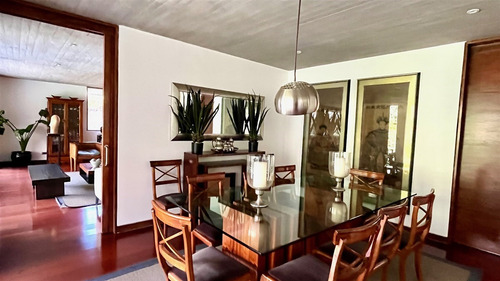 Casa En Venta De 4 Dorm. En La Dehesa