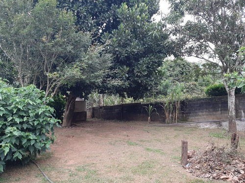 Chácara Com 5 Cômodos, 1 Banheiro E 2 Garagens