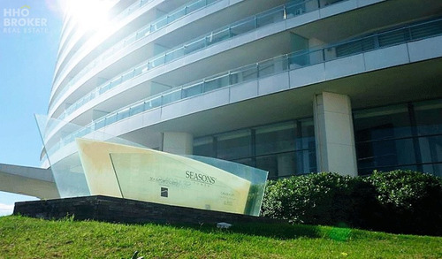Imagen 25 de 30 de Departamento En Venta. Vista Al Mar. Playa Mansa. - Punta Del Este Mansa