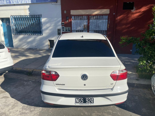 Volkwagen Voyage 1.6 16v Highline Full Con Pantalla Nafta